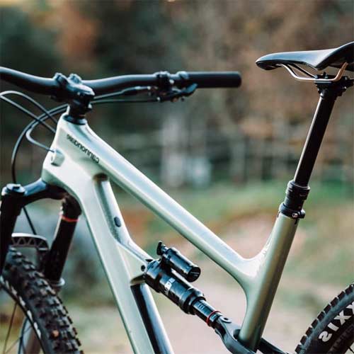 Cuadro de carbono vs cuadro de aluminio para bicicletas de montaña