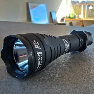 Linterna de caza Armytek Predator v3 PRO